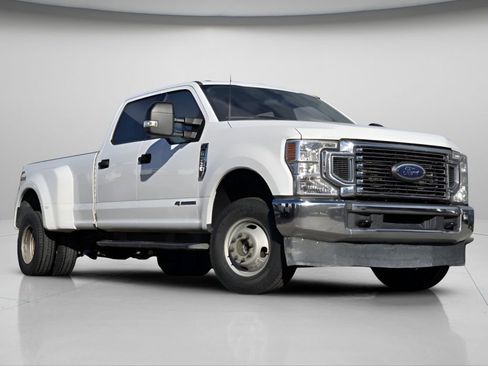 Used 2022 Ford F350 XLT image 2