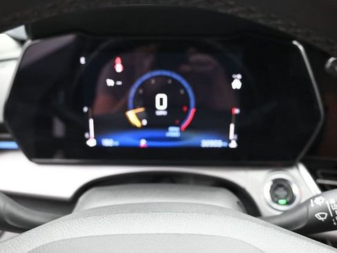 Used 2025 Chevrolet Trax LT w/ LT Convenience Package FWD image 19