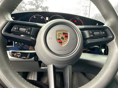 Used 2021 Porsche Taycan image 22