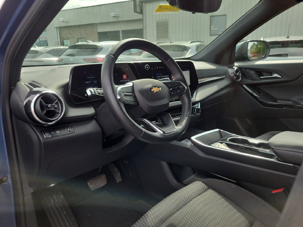 Used 2025 Chevrolet Equinox LT w/ Safety and Technology Package FWD image 22