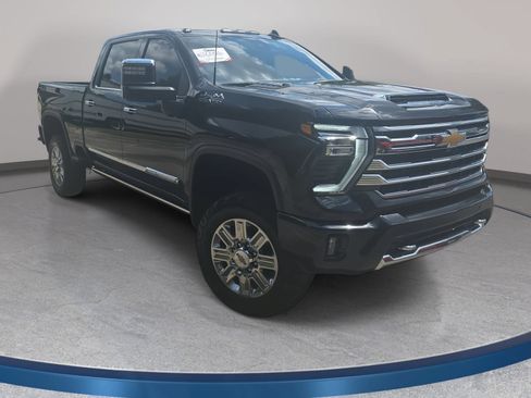 Used 2024 Chevrolet Silverado 2500 High Country w/ High Country Premium Package AWD/4WD image 3