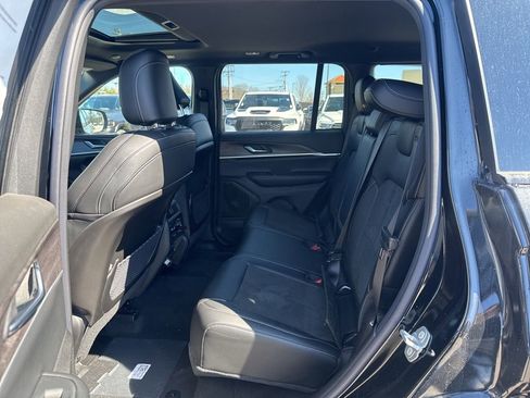 New 2026 Jeep Grand Cherokee Altitude image 24