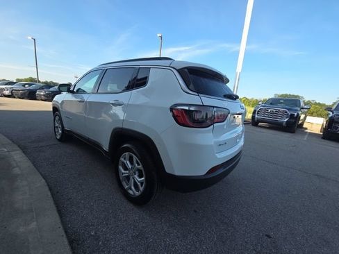 Used 2024 Jeep Compass Latitude AWD/4WD image 7