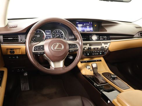 Used 2018 Lexus ES 350 w/ Premier Package image 2