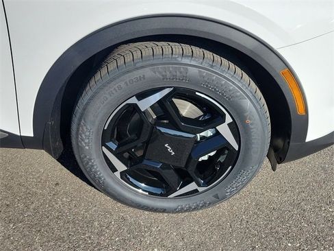 New 2026 Kia Sportage EX image 42