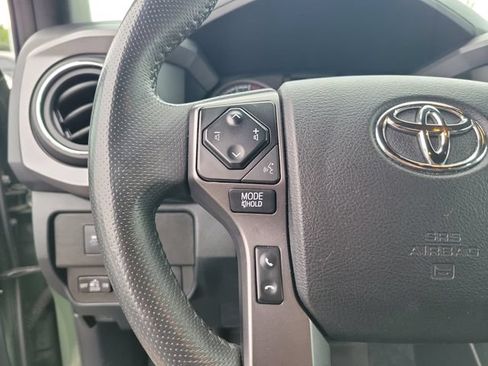 Used 2021 Toyota Tacoma TRD Off-Road w/ Technology Package AWD/4WD image 17