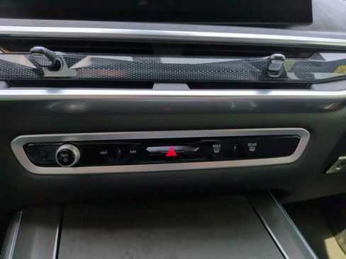Certified 2024 BMW X5 xDrive40i w/ Parking Assistance Package AWD/4WD image 17