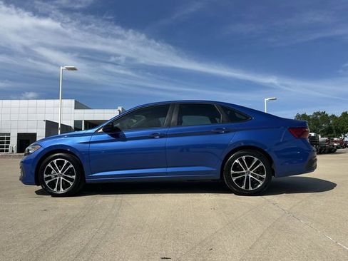Used 2022 Volkswagen Jetta Sport FWD image 2