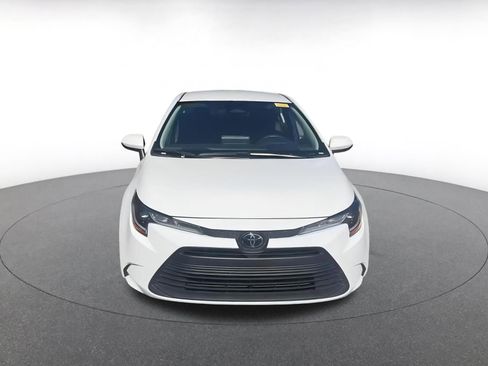 Used 2025 Toyota Corolla LE image 3
