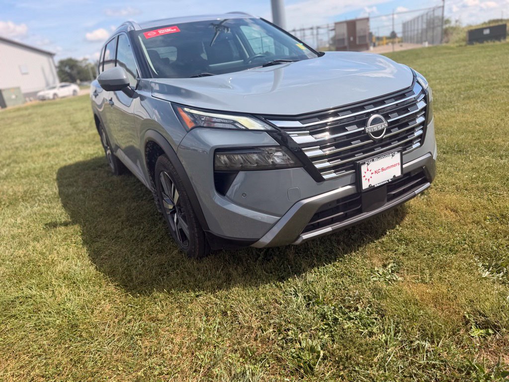 Used 2024 Nissan Rogue SL w/ SL Premium Package FWD image 3