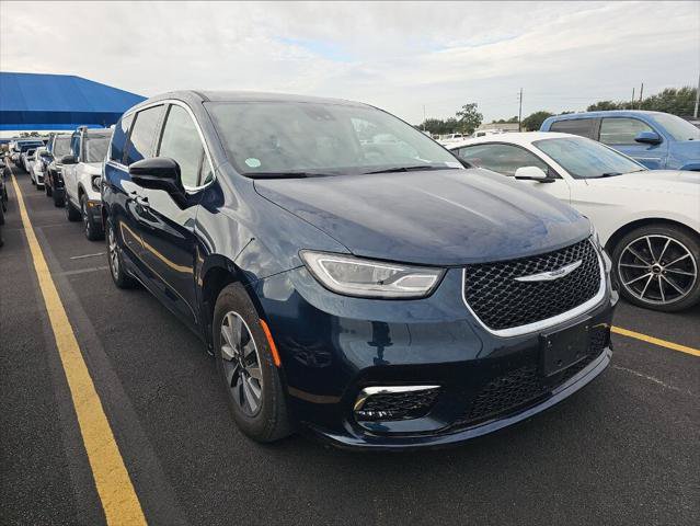 Used 2024 Chrysler Pacifica Limited FWD image 4