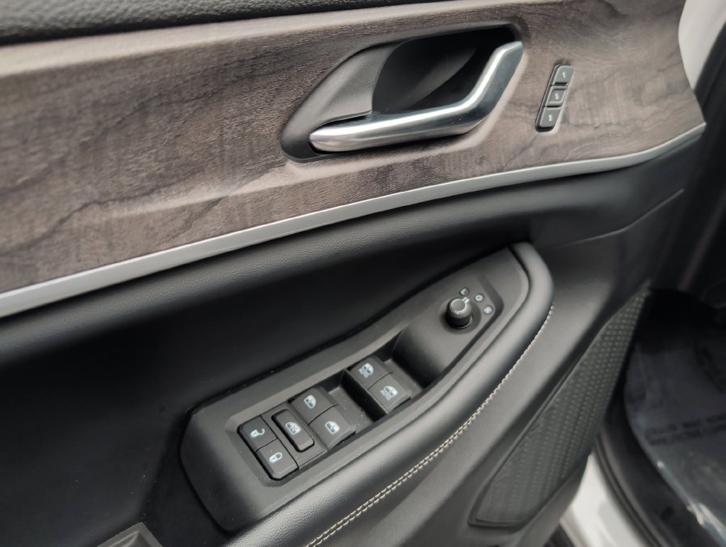 Used 2023 Jeep Grand Cherokee Limited AWD/4WD image 14