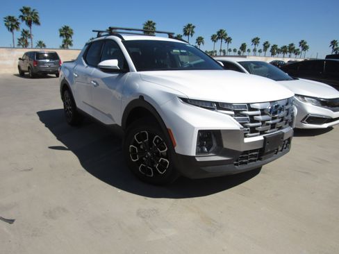 Used 2023 Hyundai Santa Cruz SEL Premium image 2