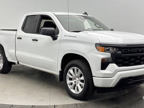 Used 2024 Chevrolet Silverado 1500 Custom image 3