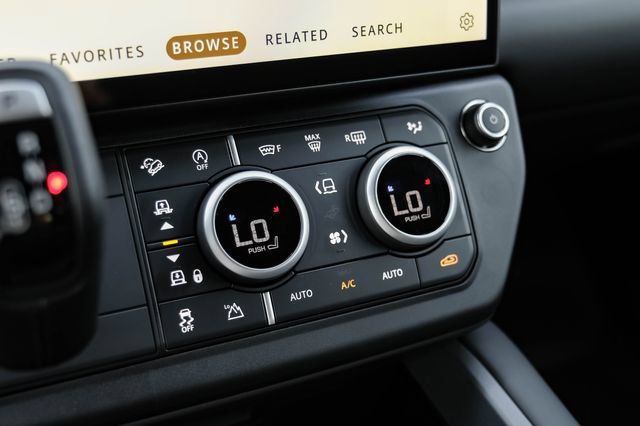 New 2026 Land Rover Defender 110 X-Dynamic SE AWD/4WD image 36