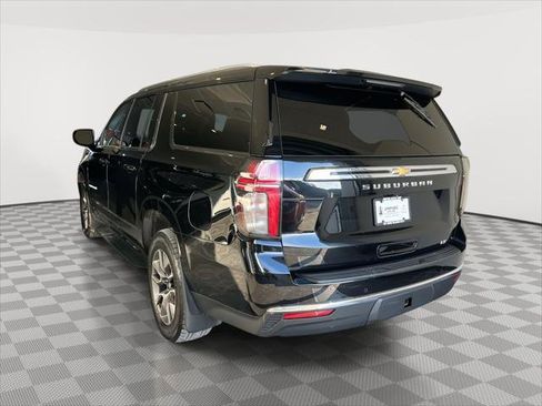 Used 2023 Chevrolet Suburban LT image 6