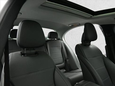 Used 2025 Mercedes-Benz C 300 4MATIC Sedan image 27