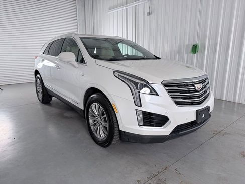 Used 2018 Cadillac XT5 Luxury w/ Driver Awareness Package image 3