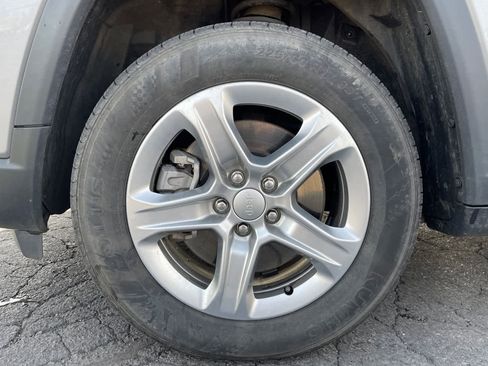 Used 2024 Jeep Compass Latitude image 15