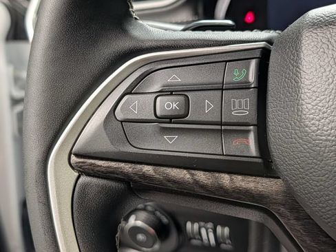 Used 2023 Jeep Grand Cherokee L Limited AWD/4WD image 21