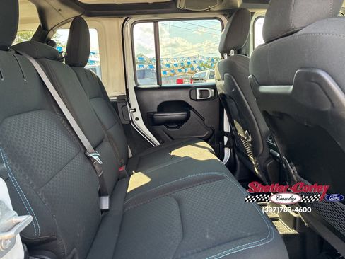 Used 2024 Jeep Wrangler Unlimited Rubicon 4xe AWD/4WD image 18