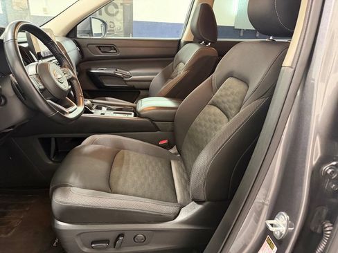 Used 2024 Nissan Pathfinder SV FWD image 15