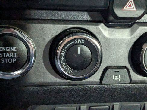 Used 2020 Toyota Tacoma TRD Sport AWD/4WD image 25