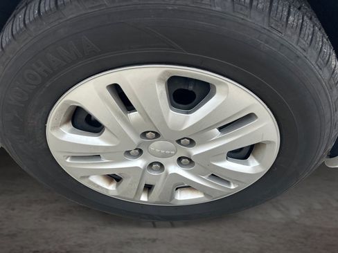 Used 2018 Dodge Grand Caravan SE w/ Rear Park Assist Package FWD image 17