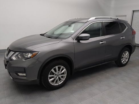 Used 2019 Nissan Rogue SV image 2