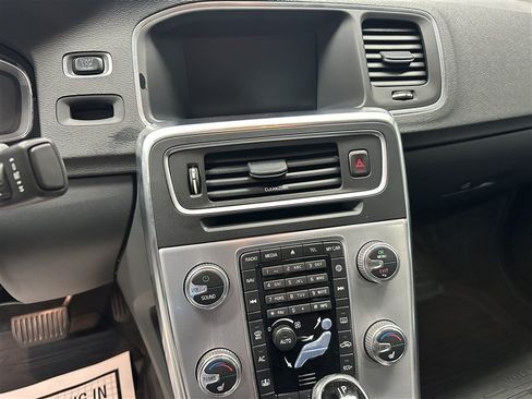 Used 2018 Volvo S60 T5 Inscription Platinum FWD image 22