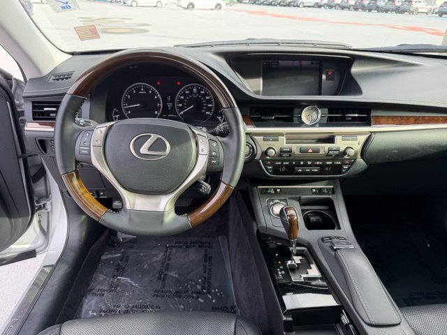 Used 2015 Lexus ES 350 w/ Premium Package FWD image 12