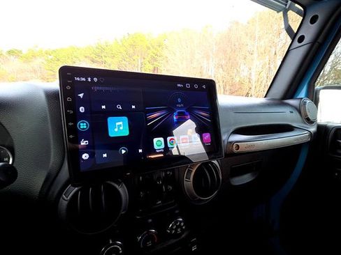 Used 2018 Jeep Wrangler Unlimited Sport S image 8