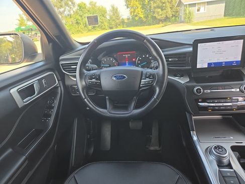 Used 2020 Ford Explorer XLT w/ Equipment Group 202A AWD/4WD image 22