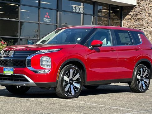 New 2025 Mitsubishi Outlander SE image 9