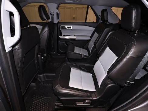 Certified 2022 Ford Explorer XLT w/ Equipment Group 202A AWD/4WD image 16