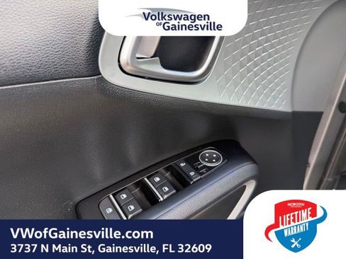 Used 2025 Kia Soul LX w/ LX Technology Package FWD image 16