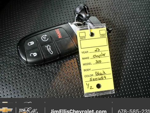 Used 2023 Chrysler 300 C image 39