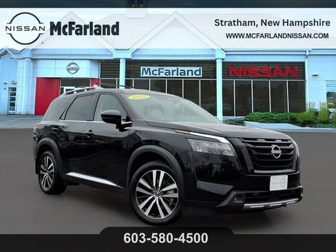 Certified 2025 Nissan Pathfinder Platinum w/ Black Appearance Package image 1