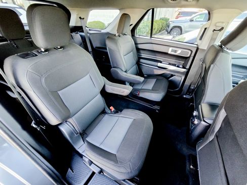 Used 2023 Ford Explorer XLT image 32