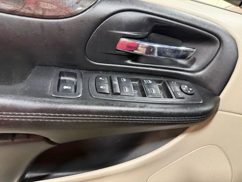 Used 2019 Dodge Grand Caravan SE image 24