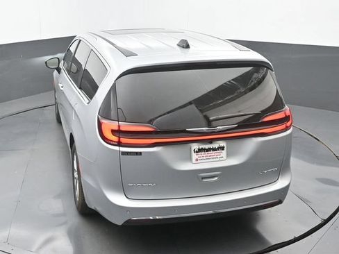 Used 2026 Chrysler Pacifica Limited FWD image 15
