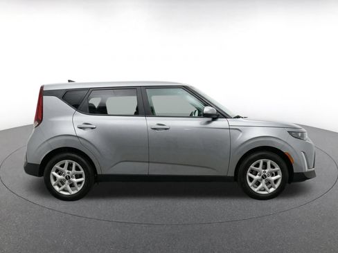Used 2025 Kia Soul LX w/ LX Technology Package FWD image 13