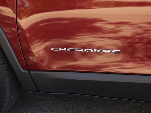 Used 2020 Jeep Cherokee Limited AWD/4WD image 36