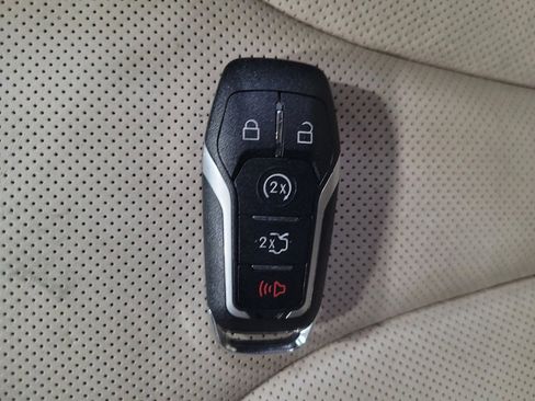 Used 2016 Lincoln MKX Reserve w/ Driver Assistance Package AWD/4WD image 32