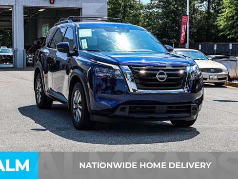Used 2024 Nissan Pathfinder SV w/ SV Premium Package image 5