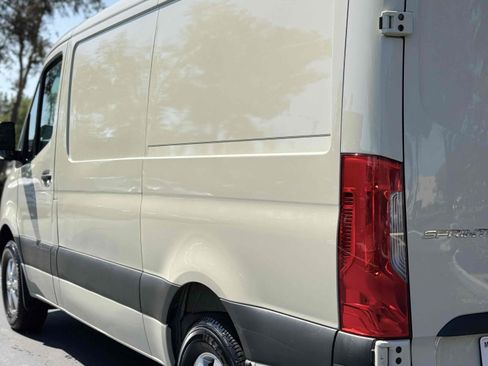 Used 2022 Mercedes-Benz Sprinter 1500 image 25