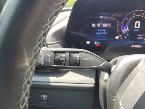 Used 2025 Chevrolet Traverse LT FWD image 33