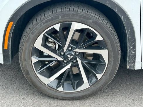 Used 2025 Mitsubishi Outlander 4WD Plug-In Hybrid image 14