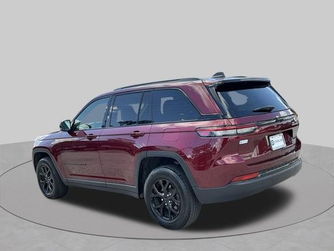 Used 2024 Jeep Grand Cherokee Altitude AWD/4WD image 4