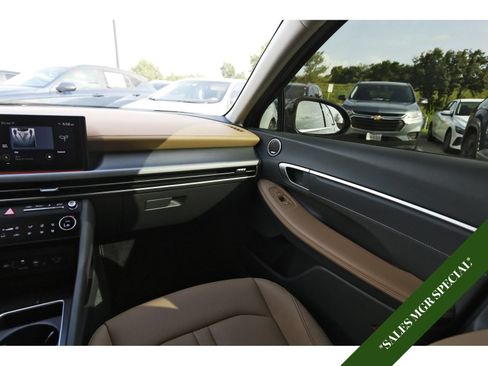 Used 2025 Hyundai Sonata Limited FWD image 12